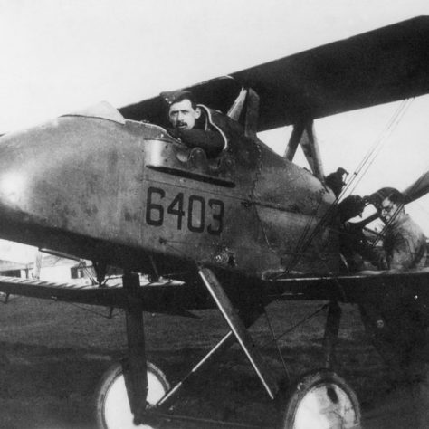 DH2 A DH2 scout plane at Joyce Green in 1915. Like the Vickers Gunbus this plane allowed the plot to have an unobstructed field of fire as its engine was behind the pilot. | Kent County Council Dartford Library
